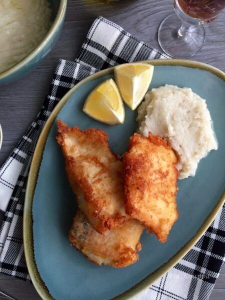 Cod and skordalia (Μπακαλιάρος και σκορδαλιά)