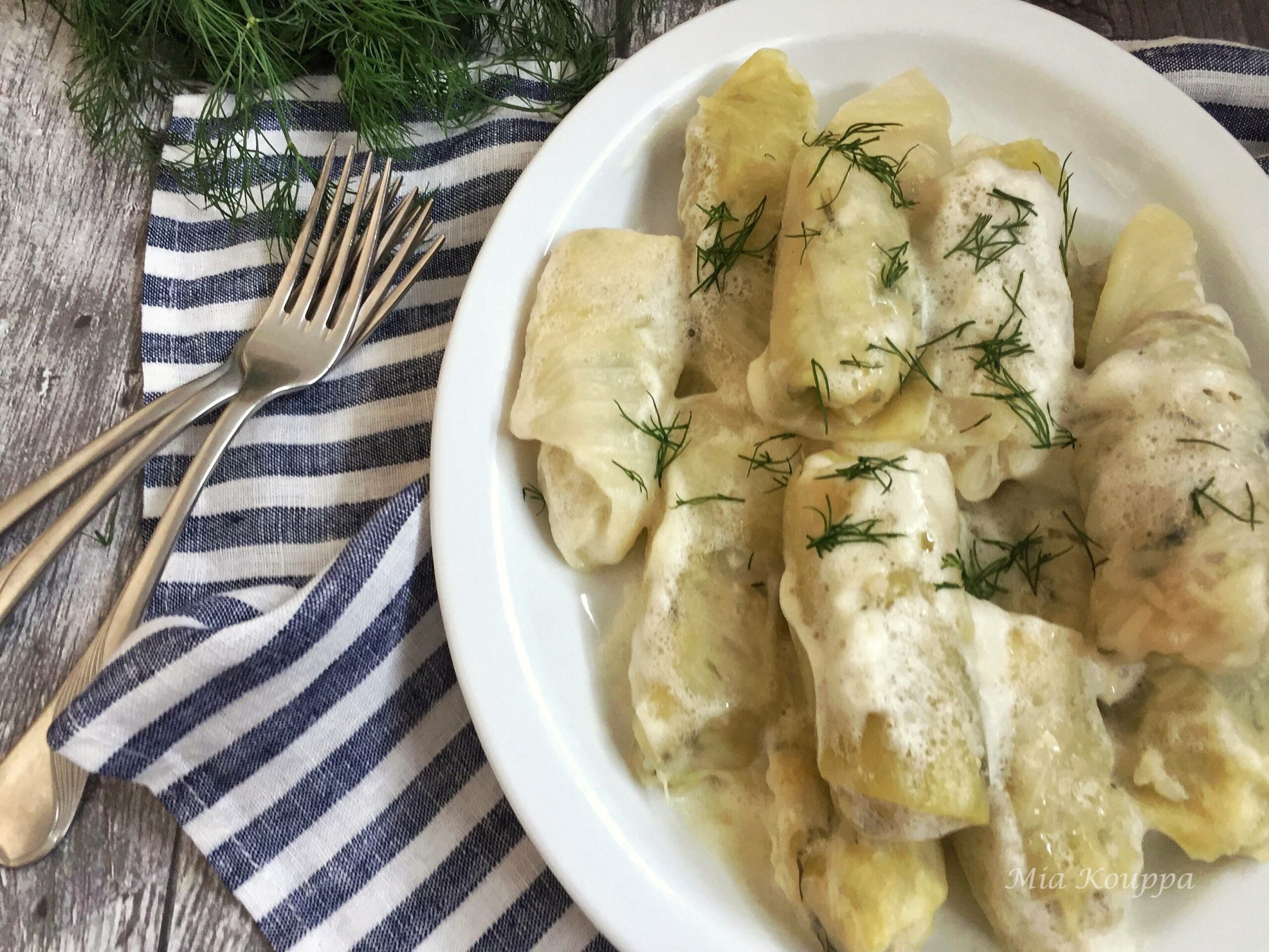 Cabbage rolls with egg-lemon sauce (Λαχανοντολμάδες με αυγολέμονο)