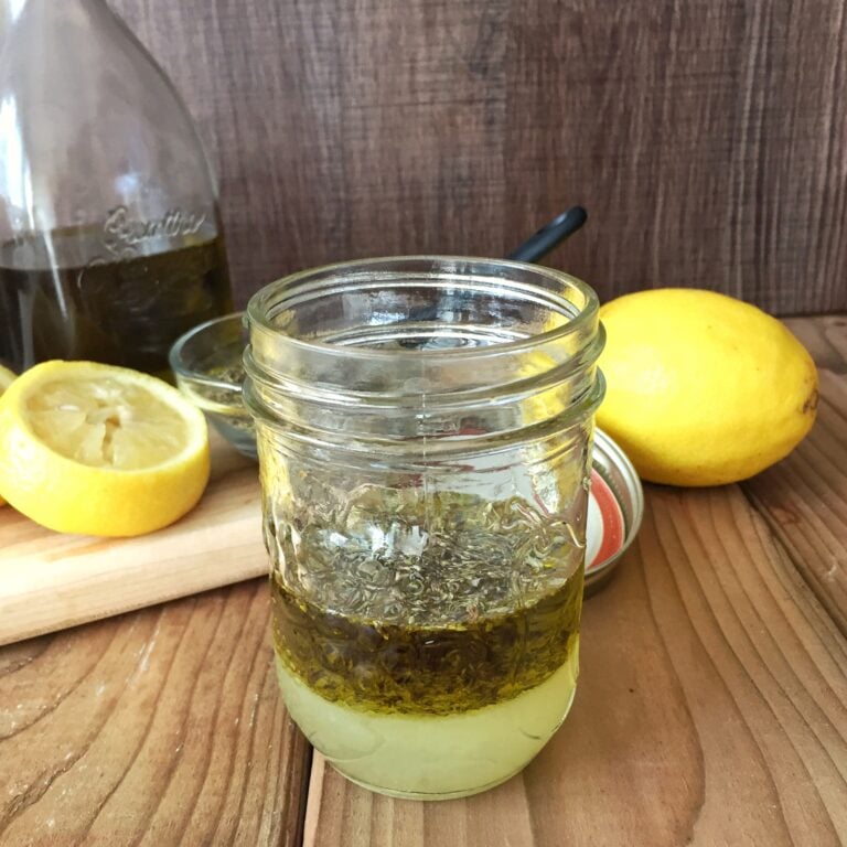 Olive oil and lemon sauce (Λαδολέμονο)