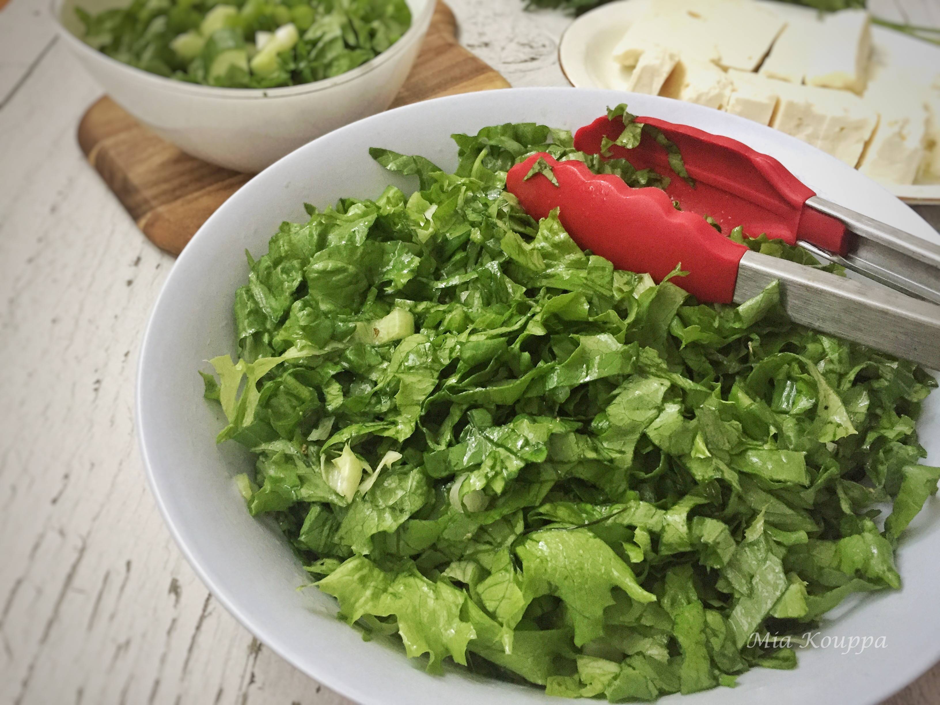 Maroulosalata, a deliciously, simple, easy lettuce salad where the lettuce is the star!