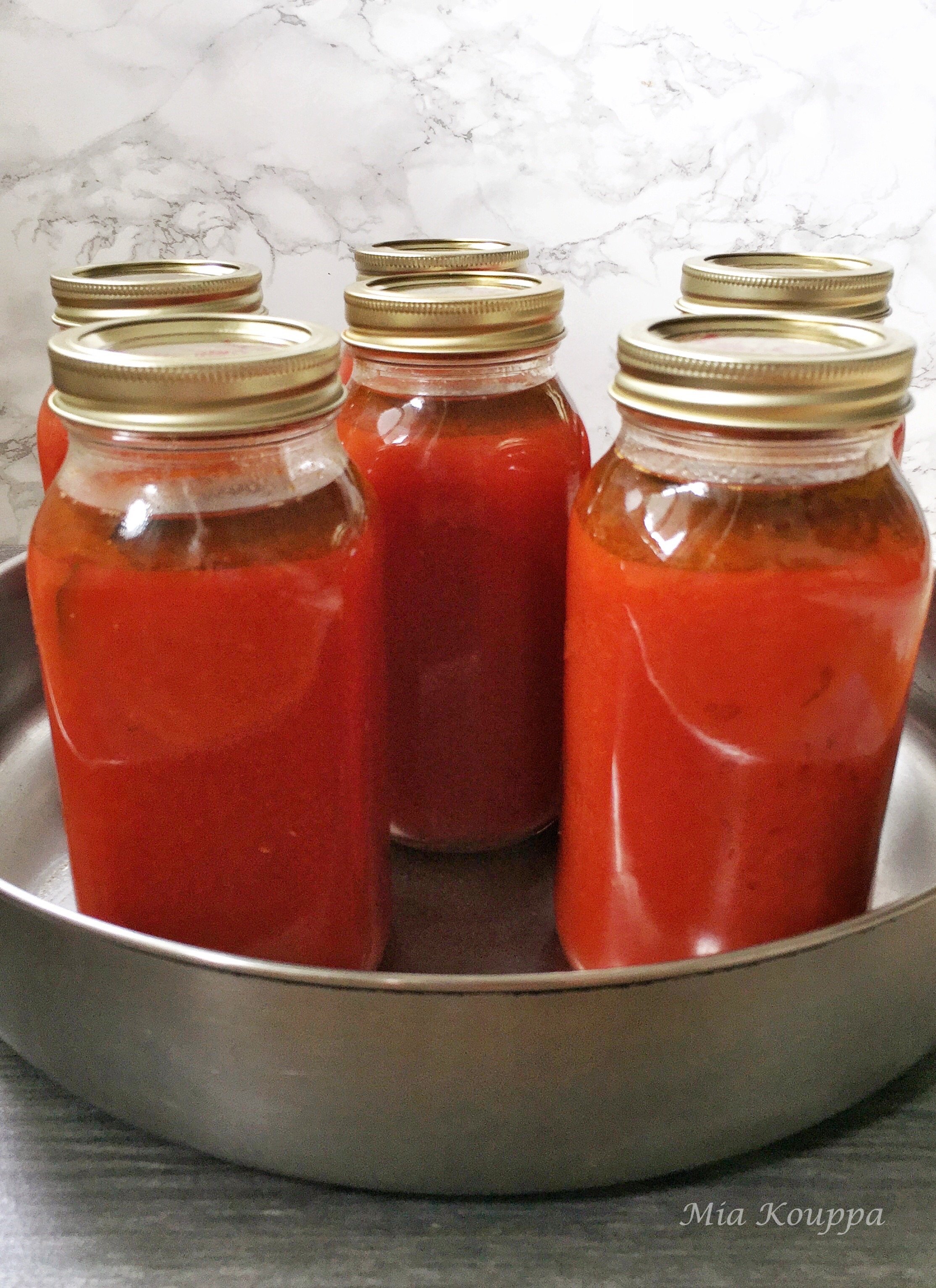 Making tomato sauce