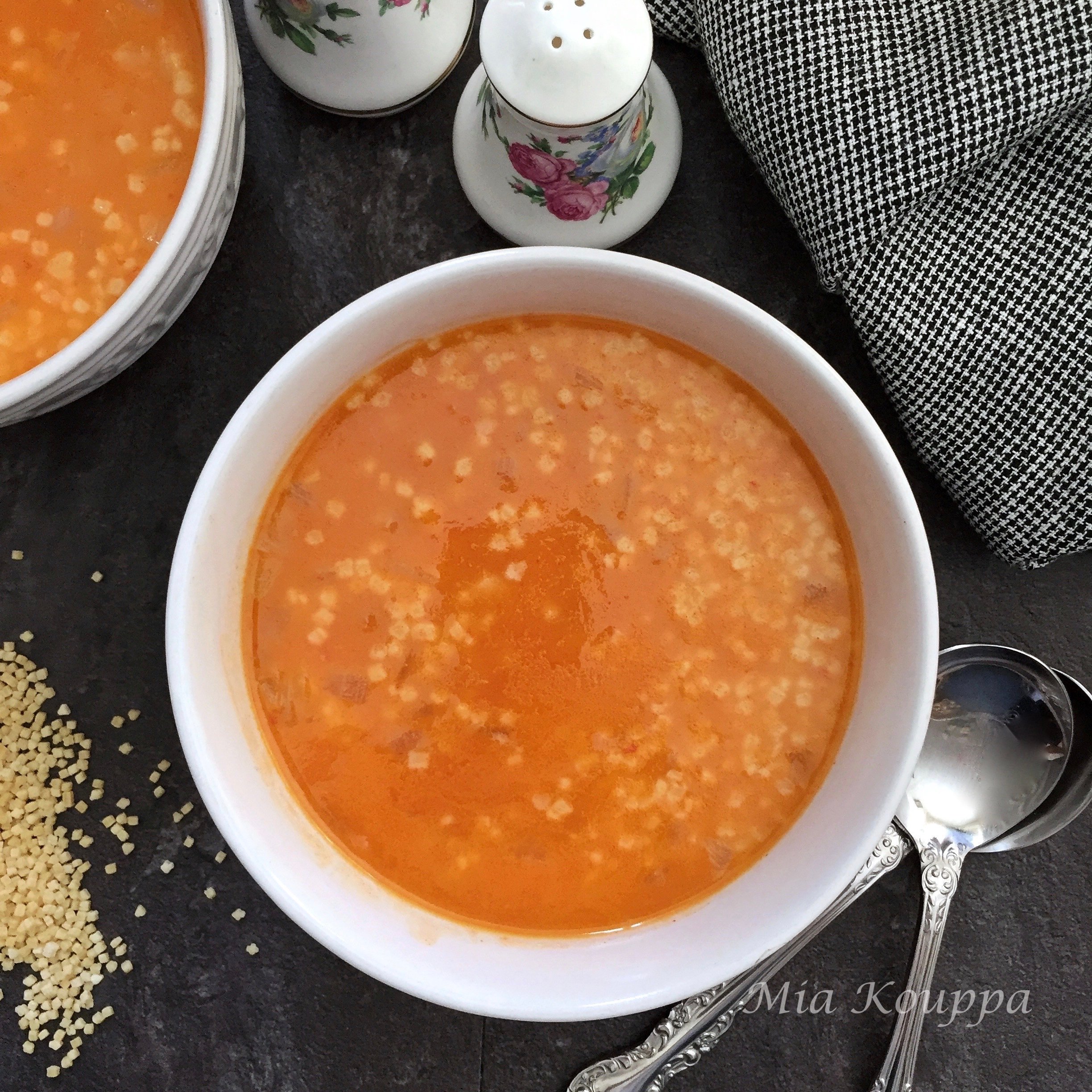 Sour trahana soup with tomato (Σούπα με ξινό τραχανά και ντομάτα)