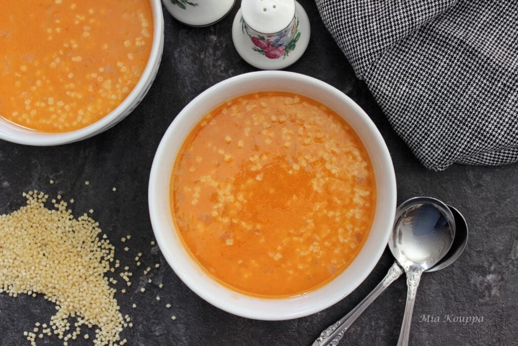 Sour trahana soup with tomato (Σούπα με ξινό τραχανά και ντομάτα)