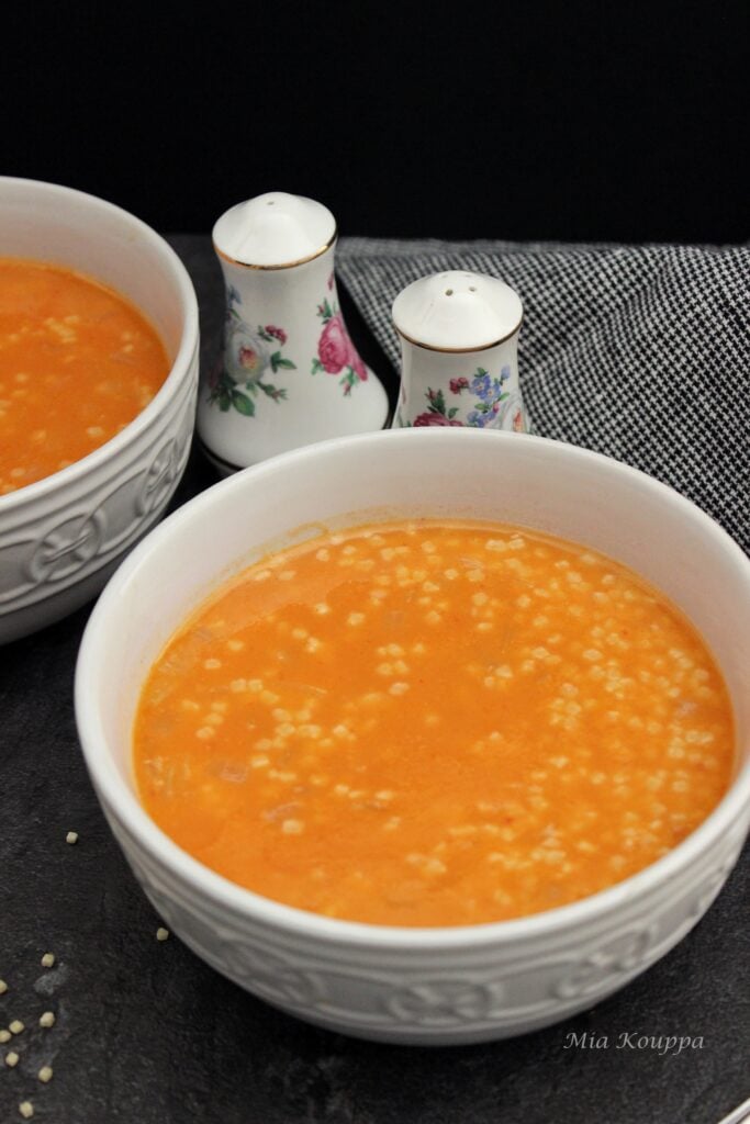 Sour trahana soup with tomato (Σούπα με ξινό τραχανά και ντομάτα)