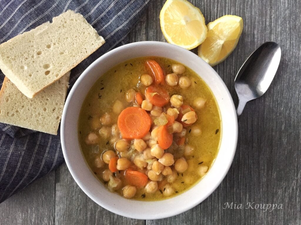 Chickpea soup (Ρεβιθόσουπα)