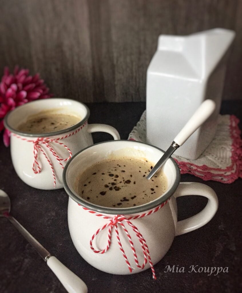 Milk and coffee (Γάλα με καφέ)