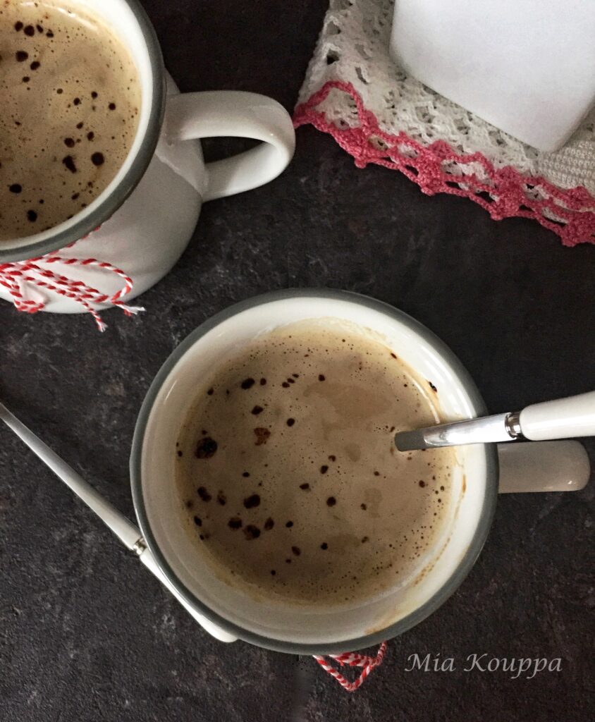 Milk and coffee (Γάλα με καφέ)