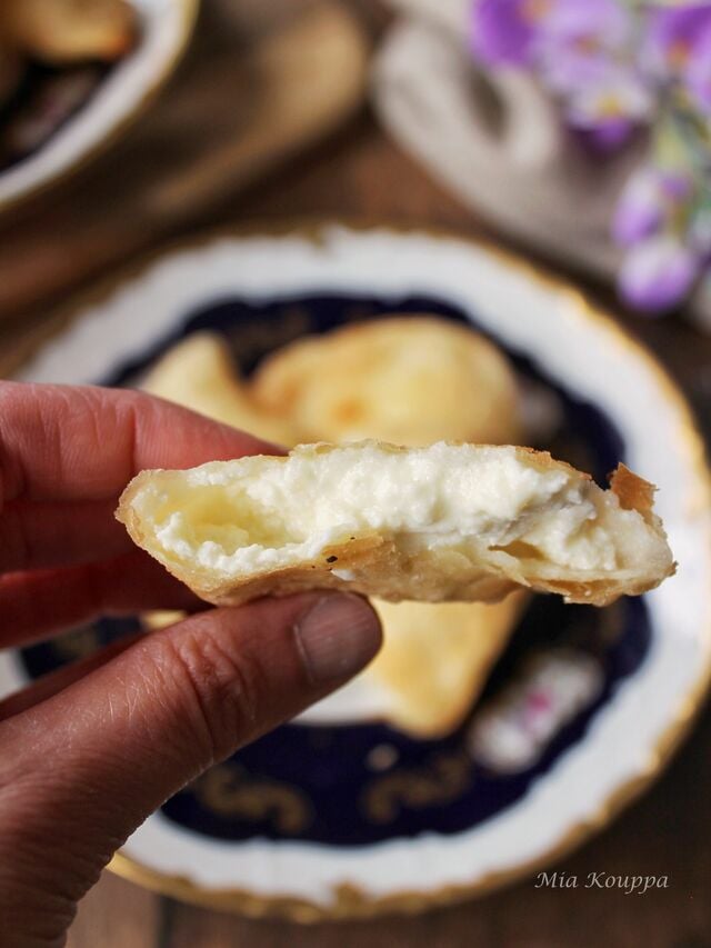 Cretan cheese kalitsounia