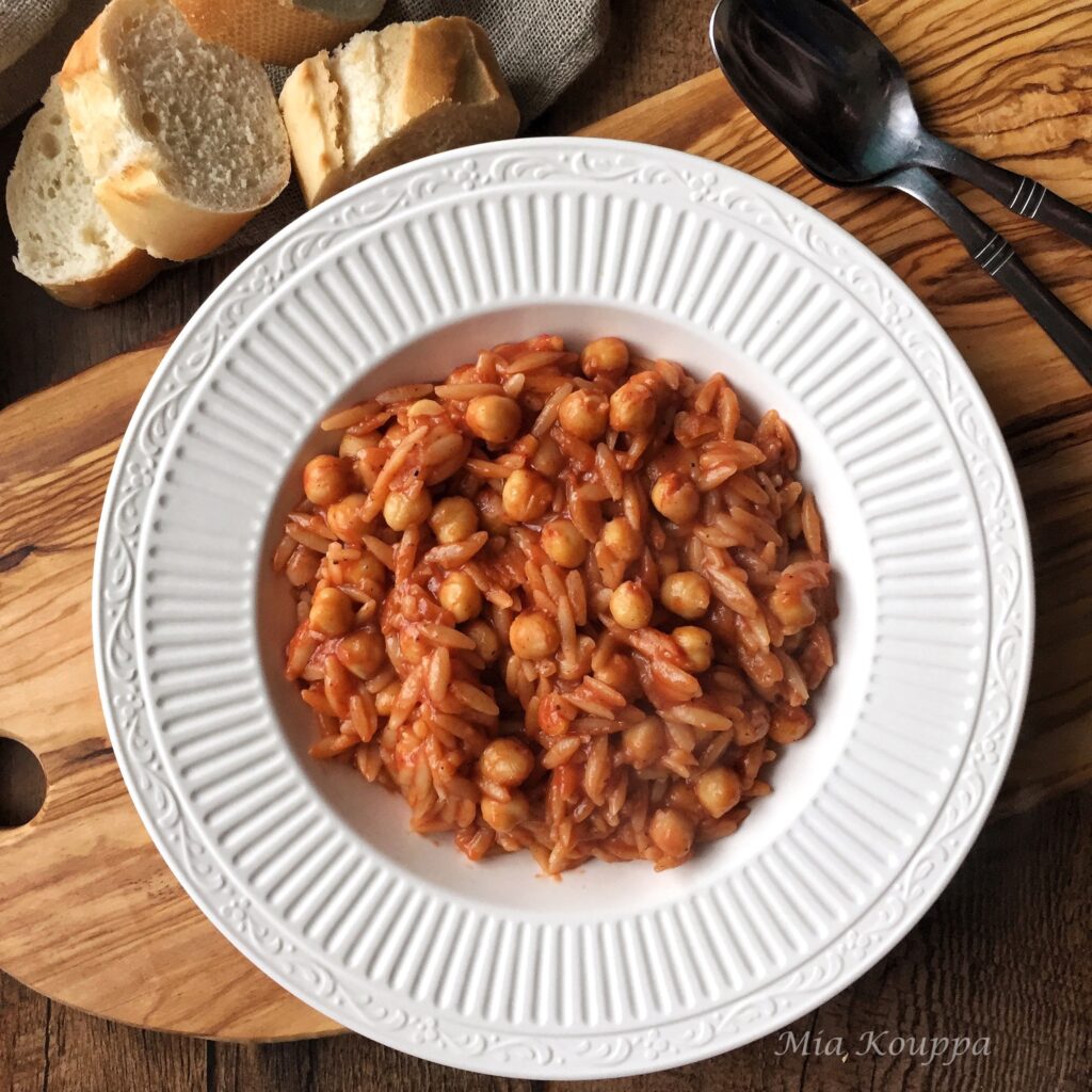 Youvetsi with chickpeas (Γιουβέτσι με ρεβύθια)