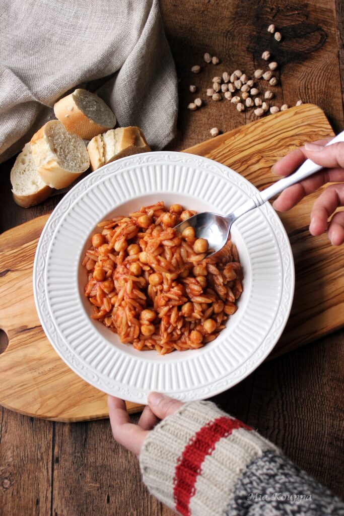 Youvetsi with chickpeas (Γιουβέτσι με ρεβύθια)