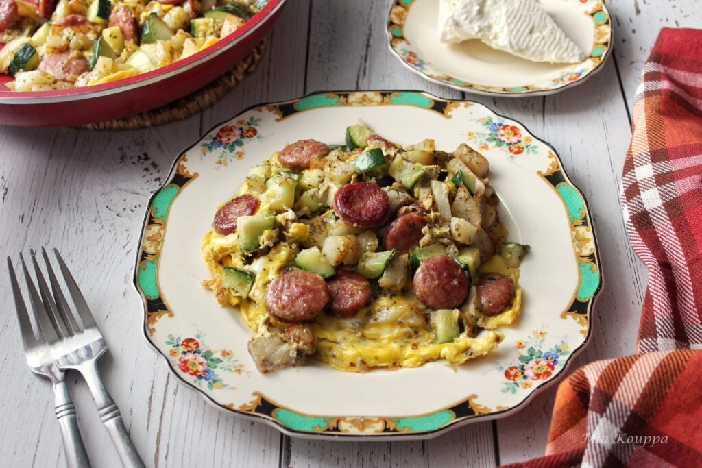 Eggs with loukaniko and potato (Ομελέτα με λουκάνικα και πατάτες)