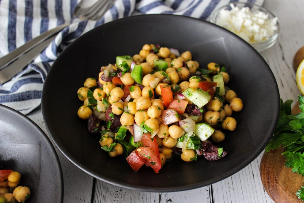 Chickpea salad (Σαλάτα με ρεβίθια)