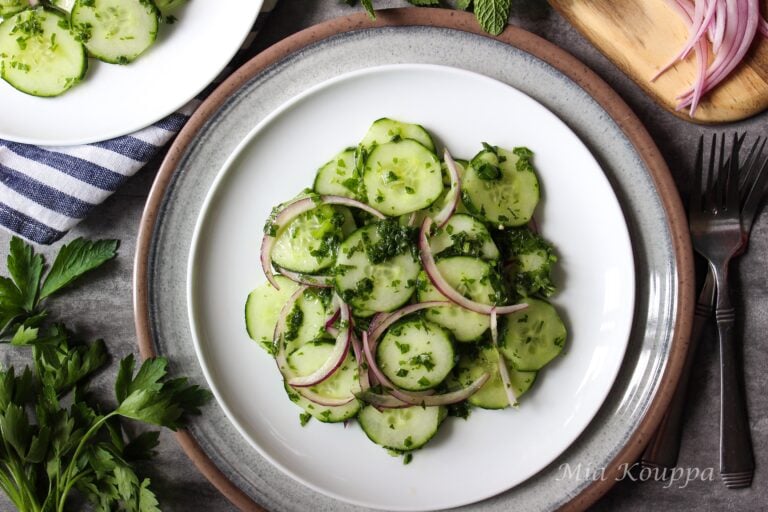 Cucumber salad (Αγγουροσαλάτα)