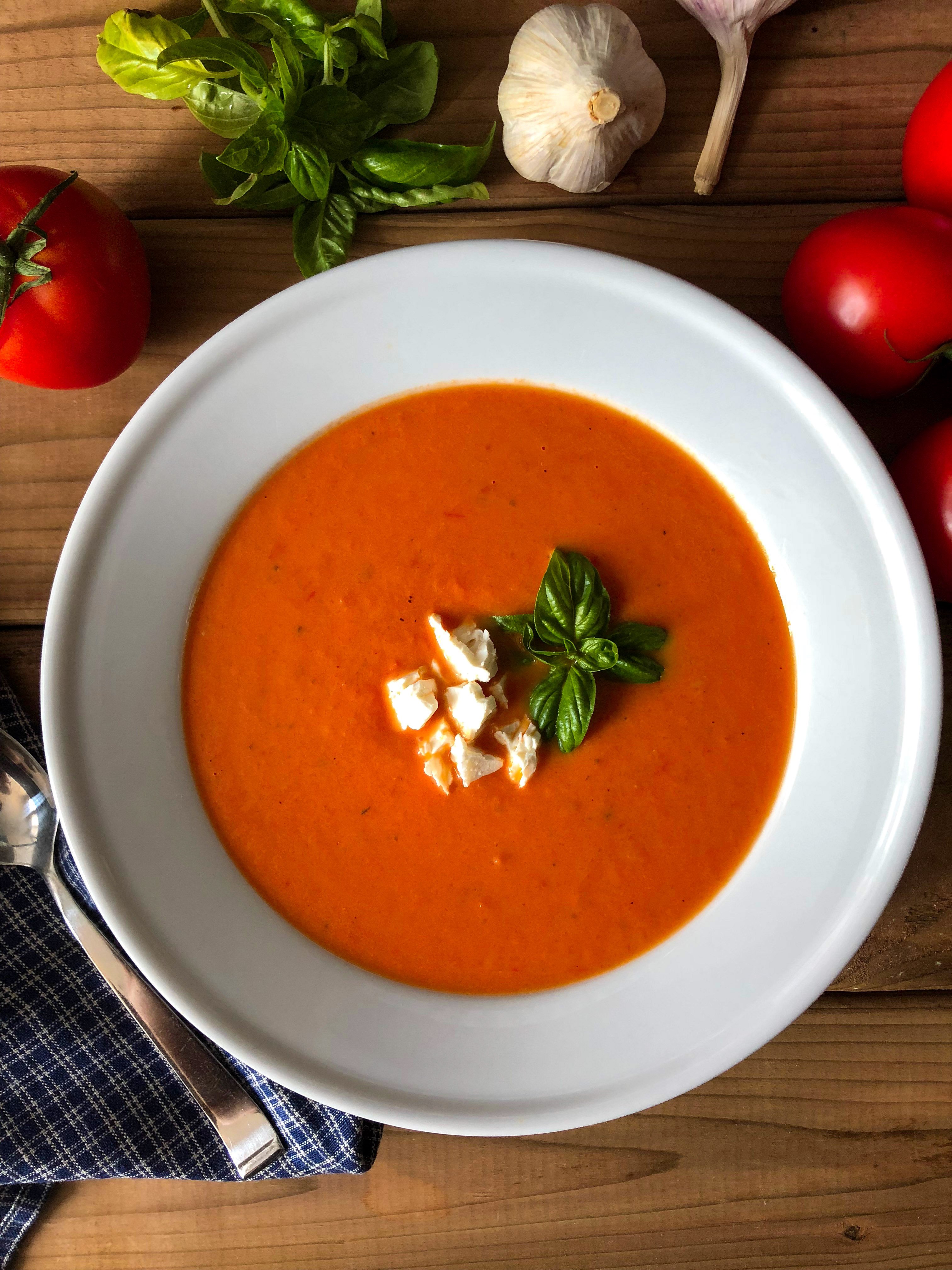 Cream of tomato soup (Ντοµατόσουπα βελουτέ)