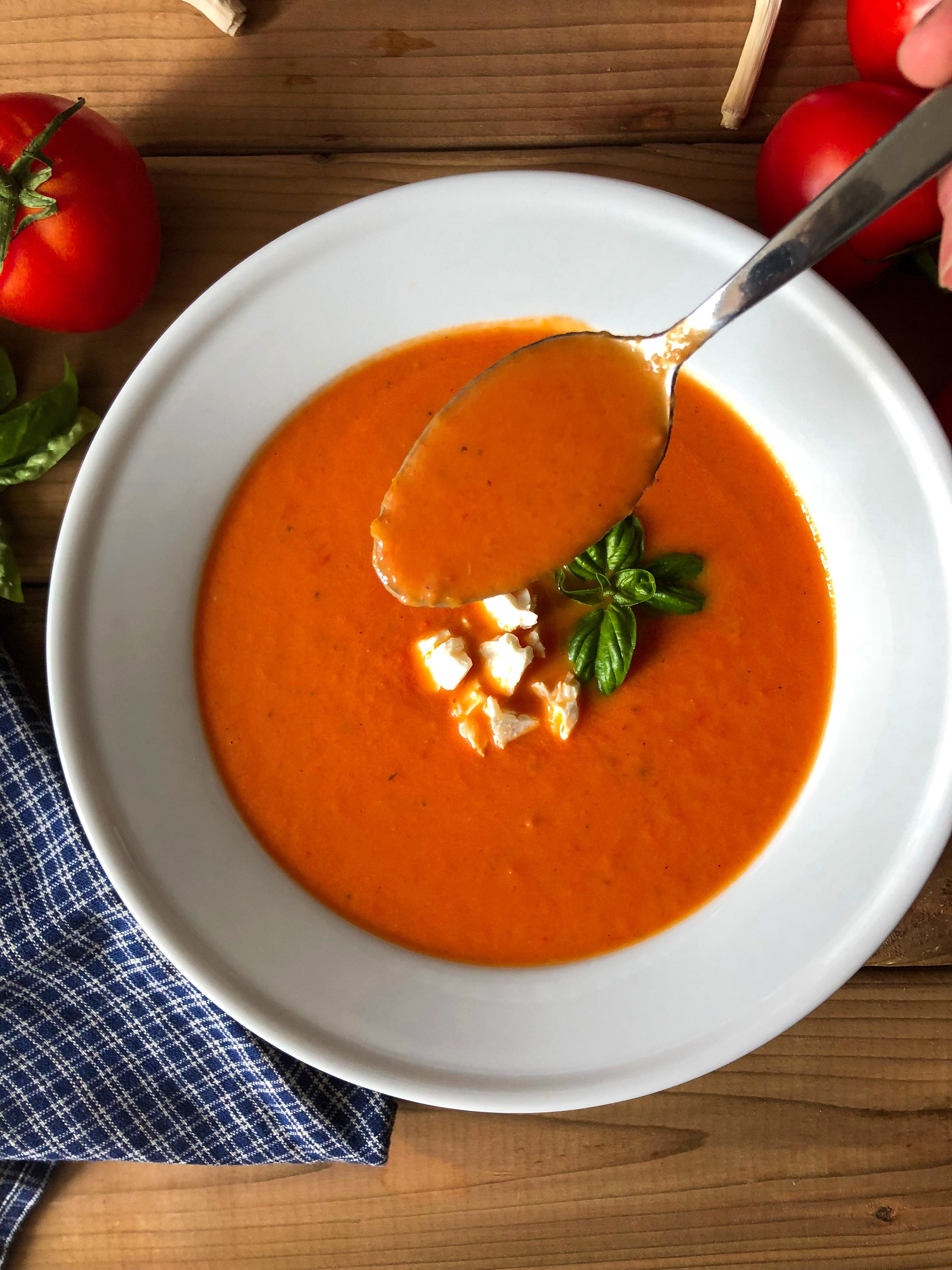 Cream of tomato soup (Ντοµατόσουπα βελουτέ)
