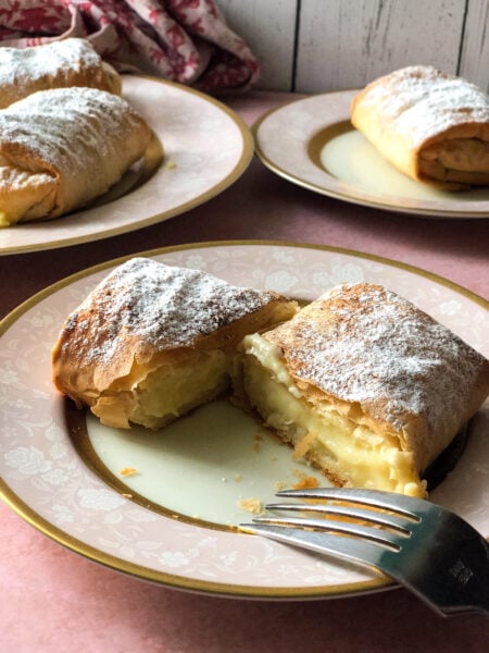 Bougatsa (Μπουγάτσα)