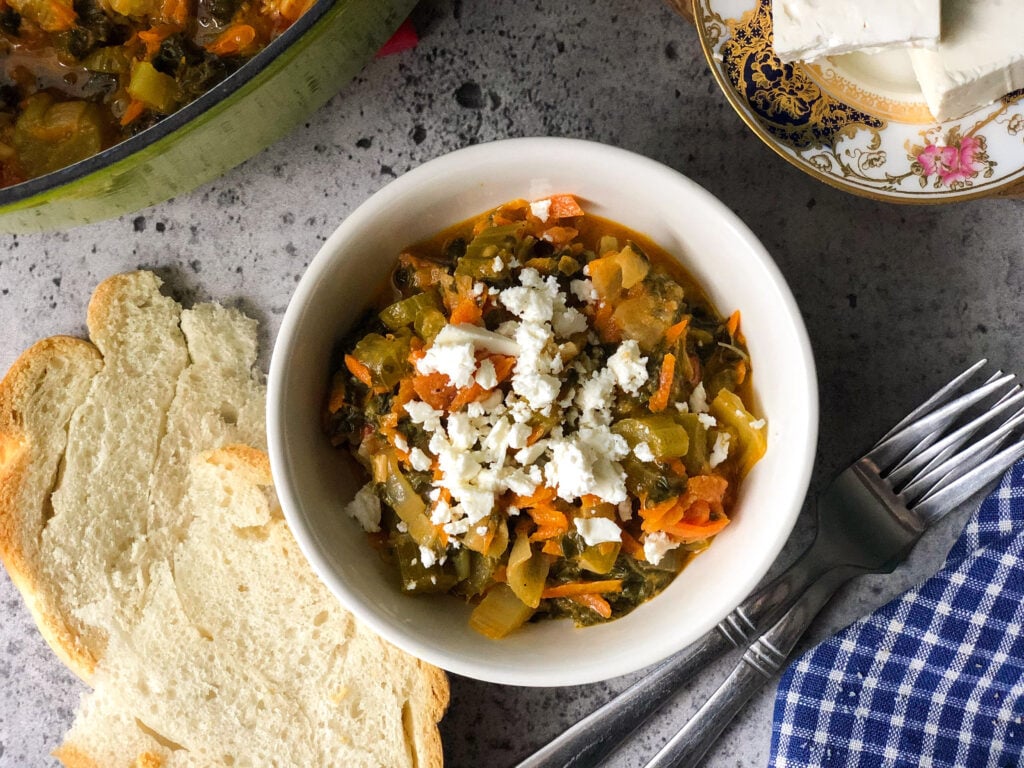 Stewed Swiss chard with vegetables and feta (Σέσκουλα γιαχνί με λαχανικά και φέτα)