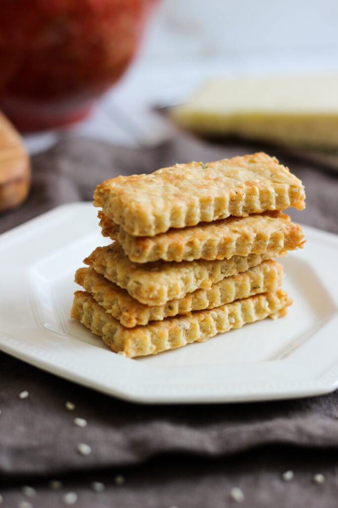 Kefalograviera crackers with sesame seeds