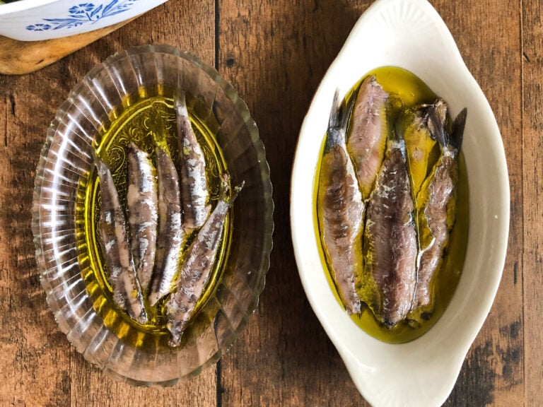 Salted sardines and anchovies (Σαρδέλες)