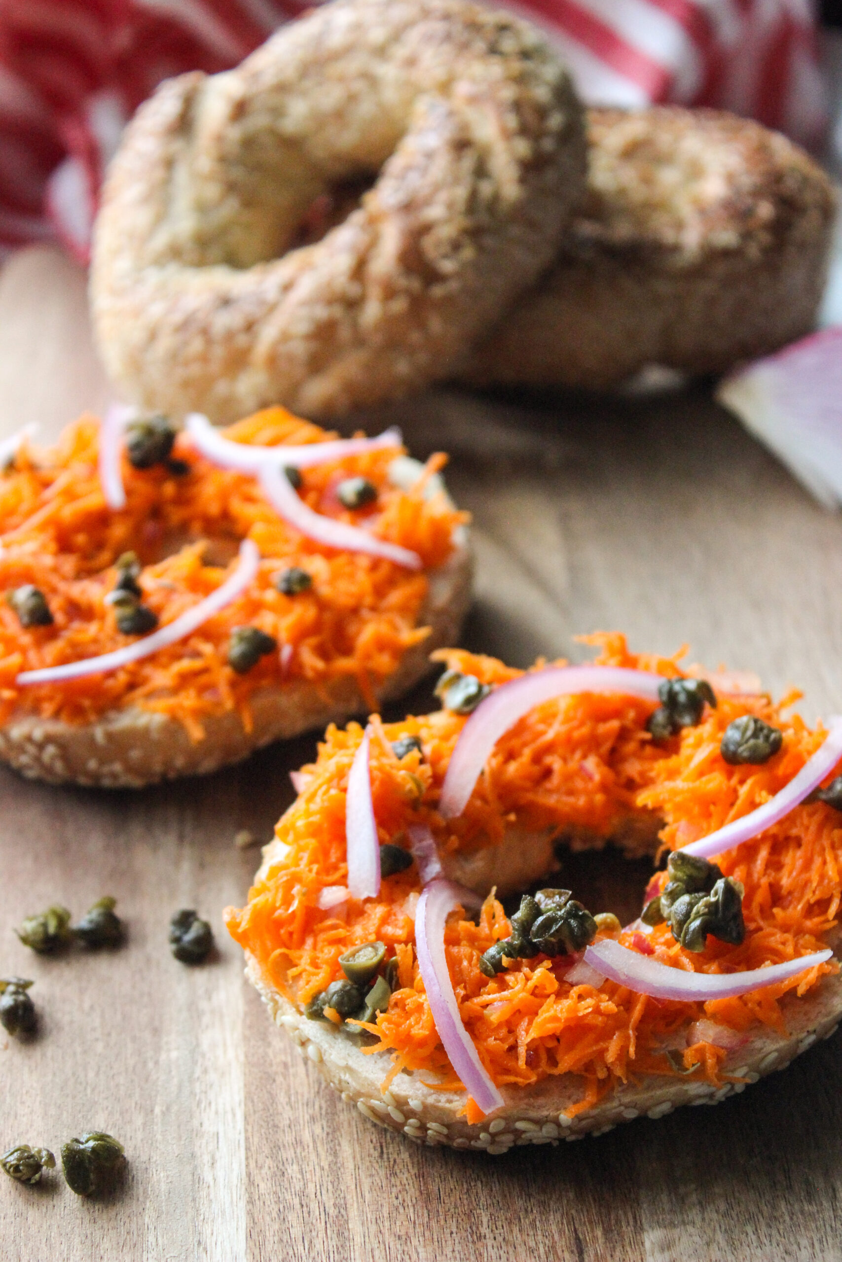 Bagels with "smoked salmon" and fried capers