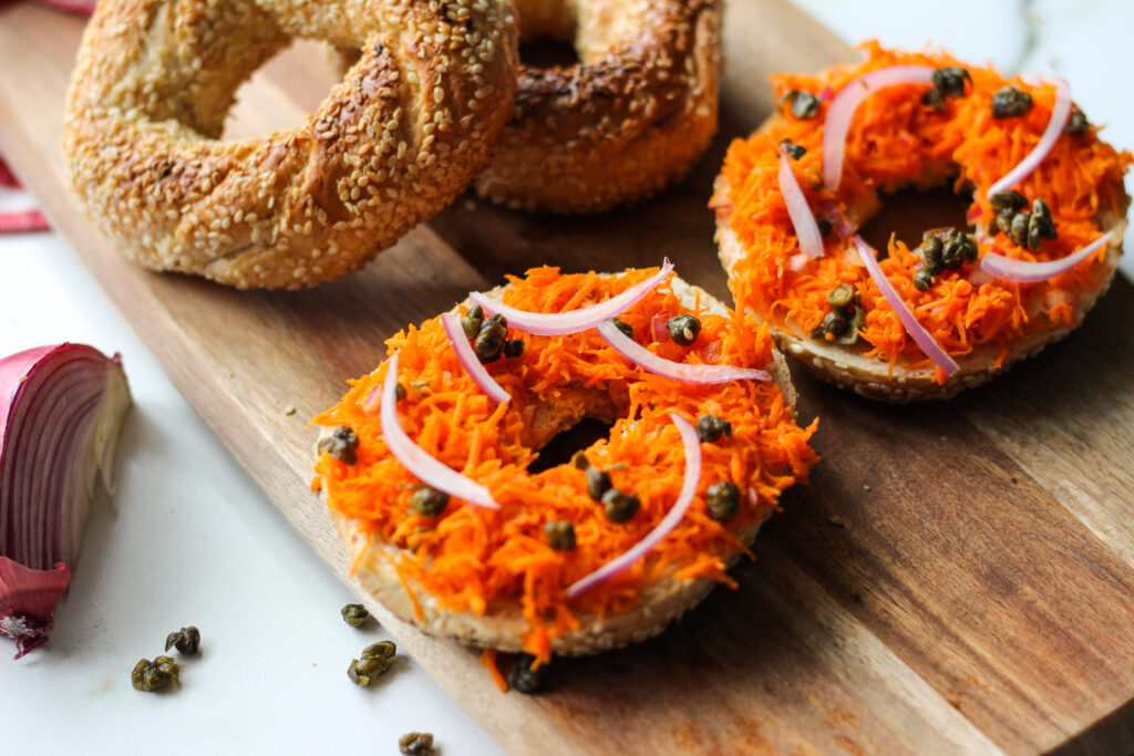 Bagels with "smoked salmon" and fried capers