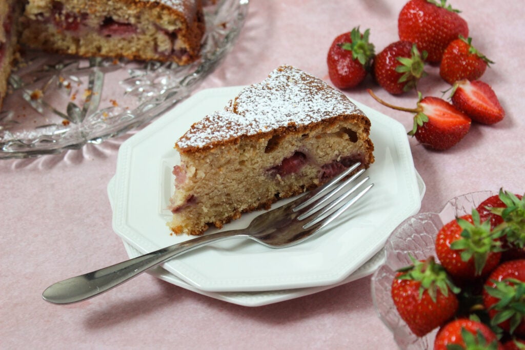 Strawberry ricotta cake with olive oil