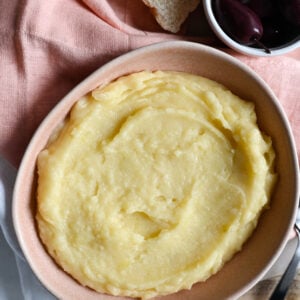 Greek garlic mashed potatoes or potato spread