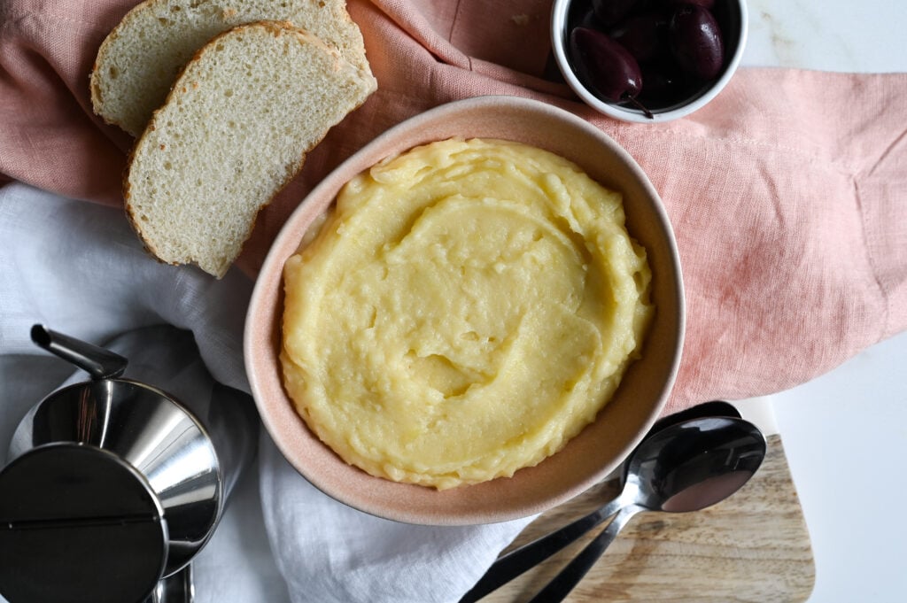 Greek garlic mashed potatoes or potato spread