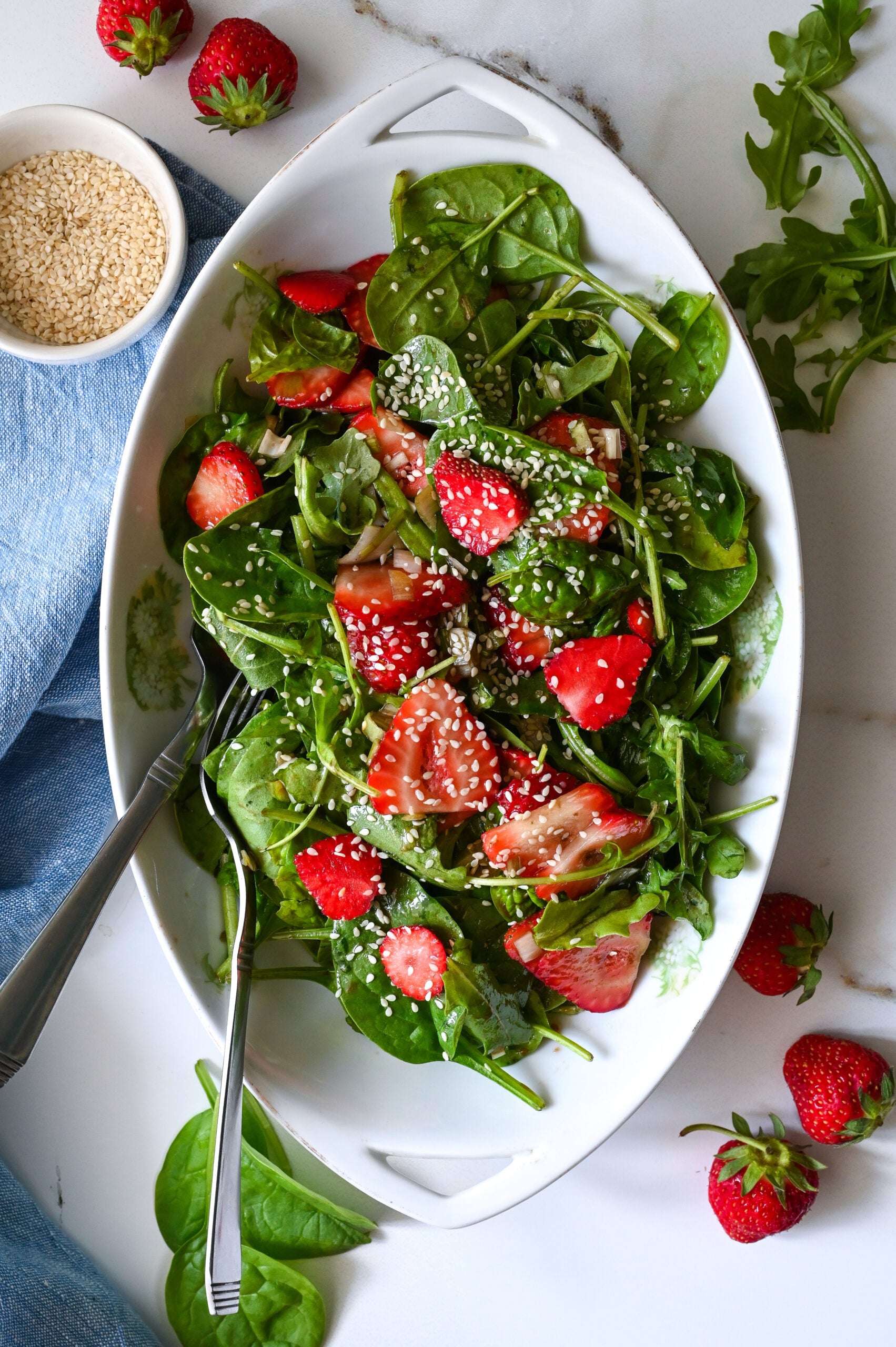 Spinach, arugula and strawberry salad