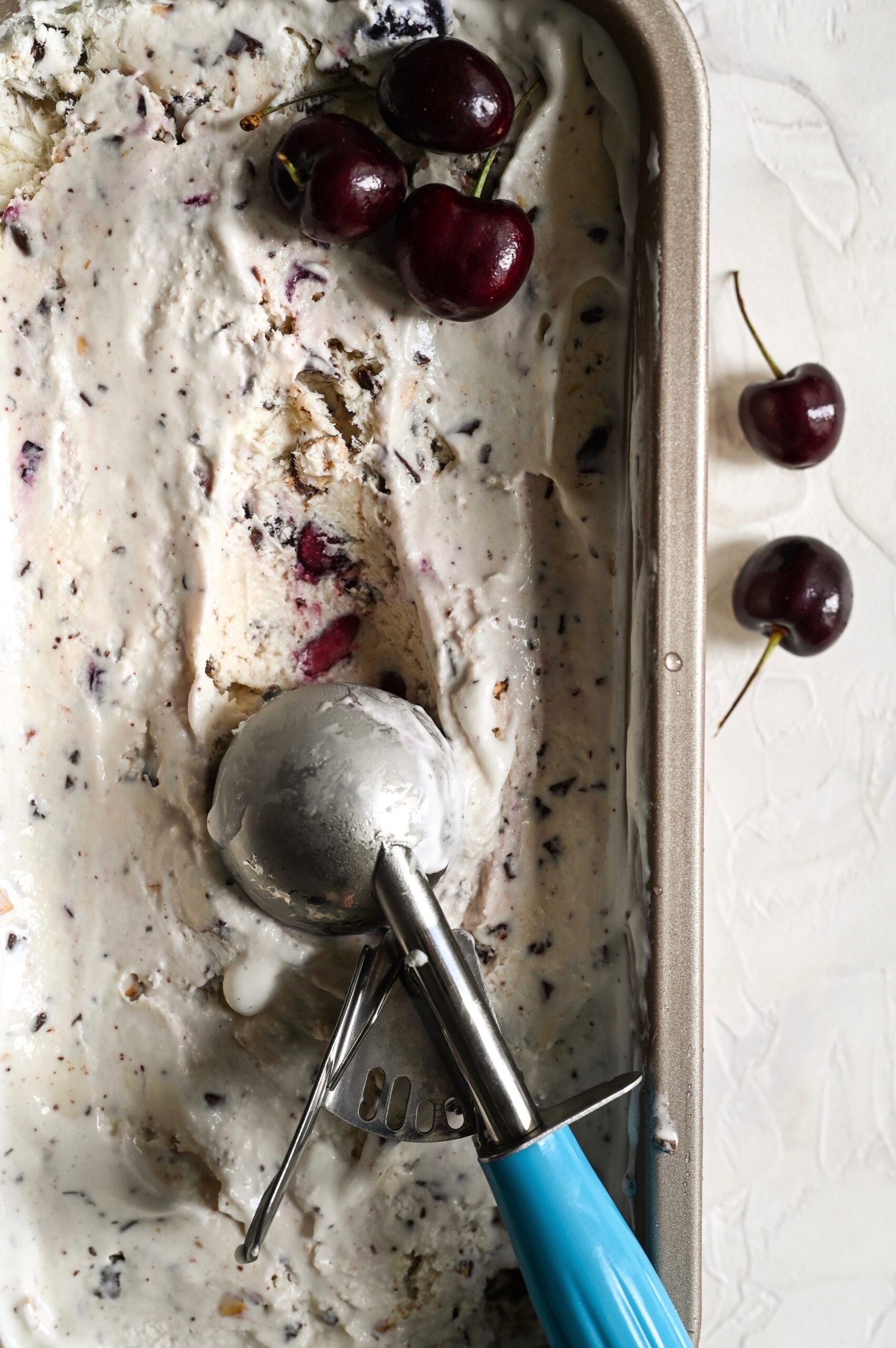 No churn cherry ice cream with chocolate chunks - Mia Kouppa, Greek