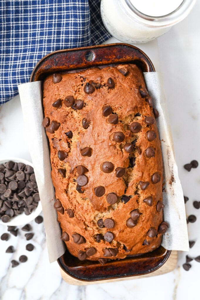 The best chocolate chip banana bread, super moist and easy