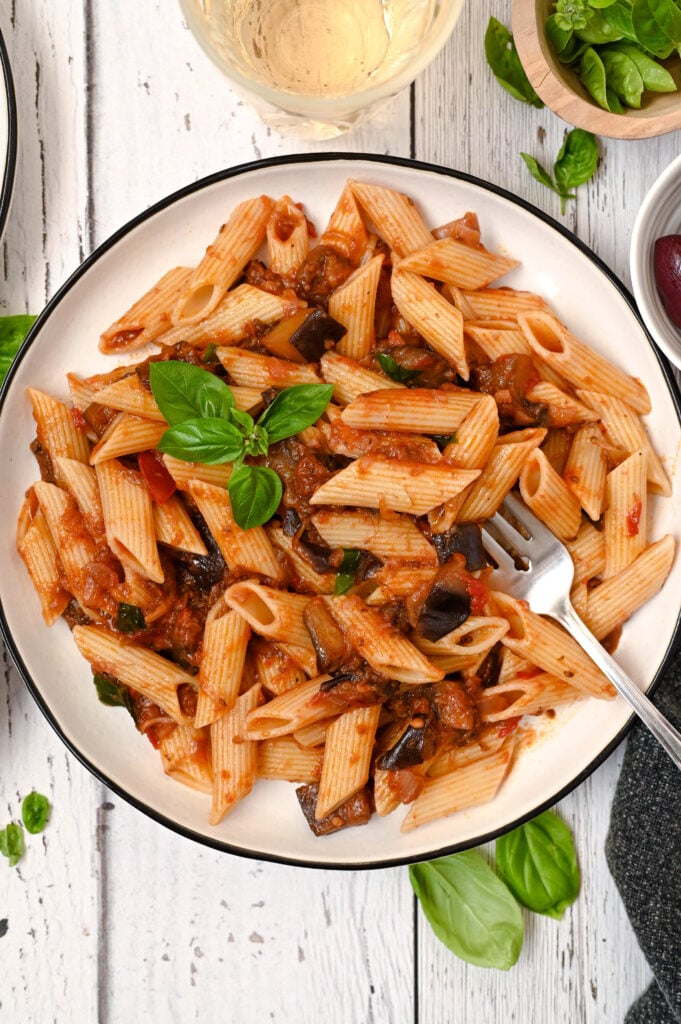 Eggplant tomato sauce with pasta is an easy and nutritious vegan meal!