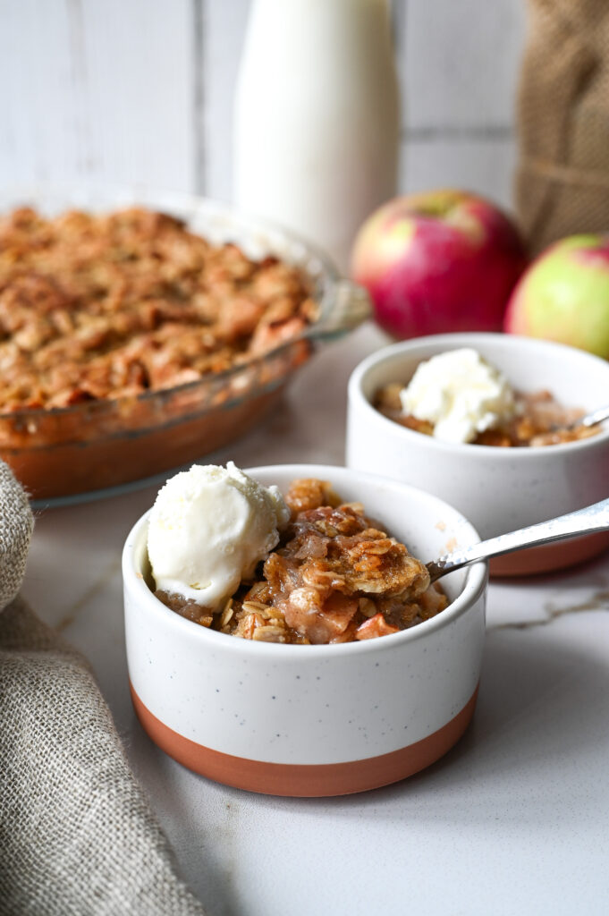 Learn how to make an easy apple crisp that will become everyone's favourite.