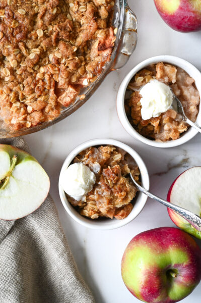 Learn how to make an easy apple crisp that will become everyone's favourite.