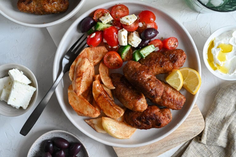 Biftekia with french fries (Μπιφτέκια με τηγανιτές πατάτες)
