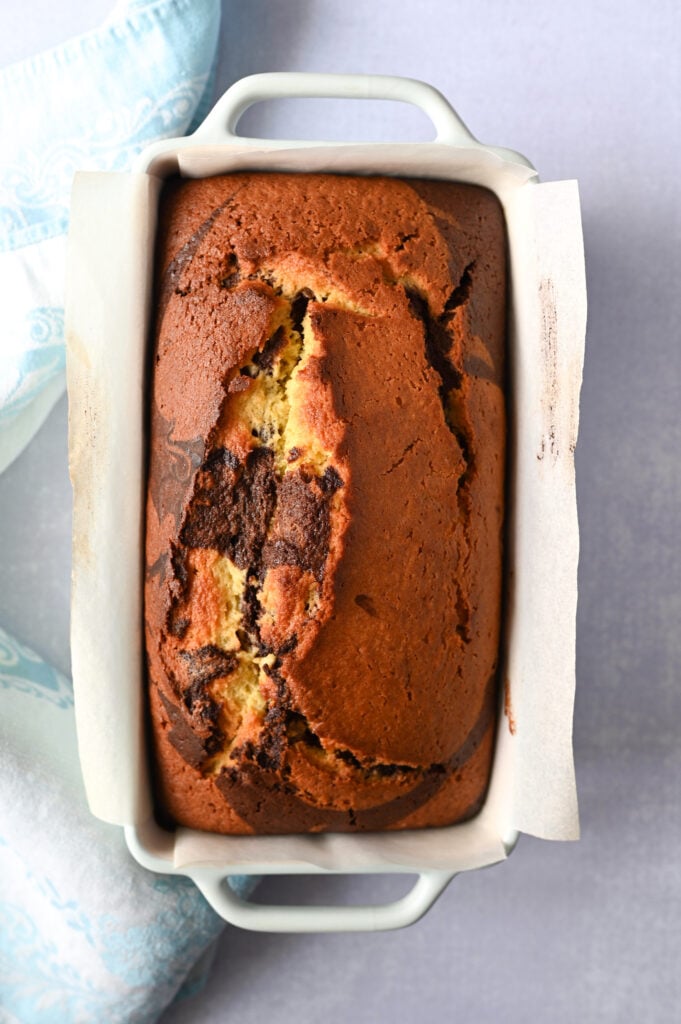 A delightful and easy marble cake for all occasions made with chocolate and orange.