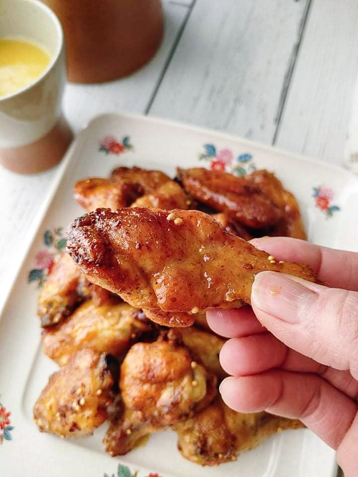 Crispy baked chicken wings flavoured with honey mustard.