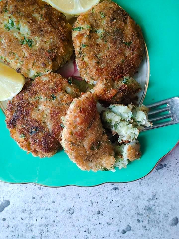 Incredibly flavourful fish cakes made with cod, potato and lots of fresh herbs.