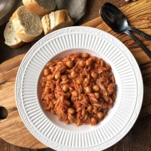 An oven baked vegan version of Greek youvetsi recipe with chickpeas and orzo.