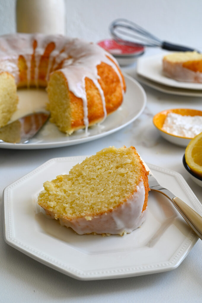 Olive oil cake with lemon is an easy, quick and delicious dessert.