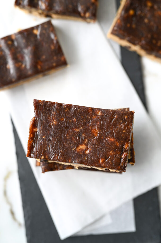 Vegan and healthy peanut butter date bars made with all natural ingredients.