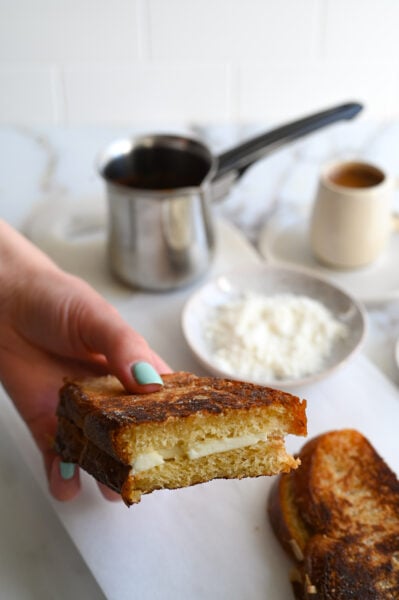 Tsoureki and feta grilled cheese is a sweet, salty, crunchy and oozy grilled cheese sandwich that you’ll love!