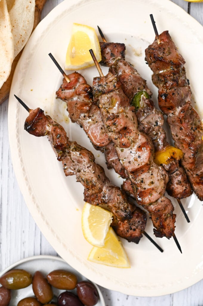 The best recipe for the most tender and flavourful pork souvlaki.