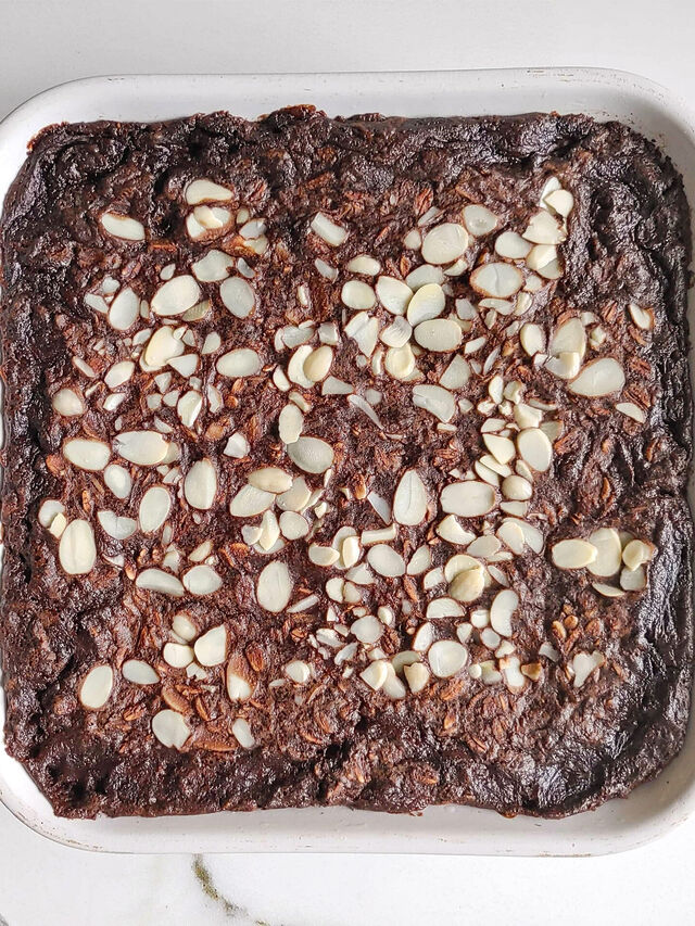 Healthy brownie baked oatmeal