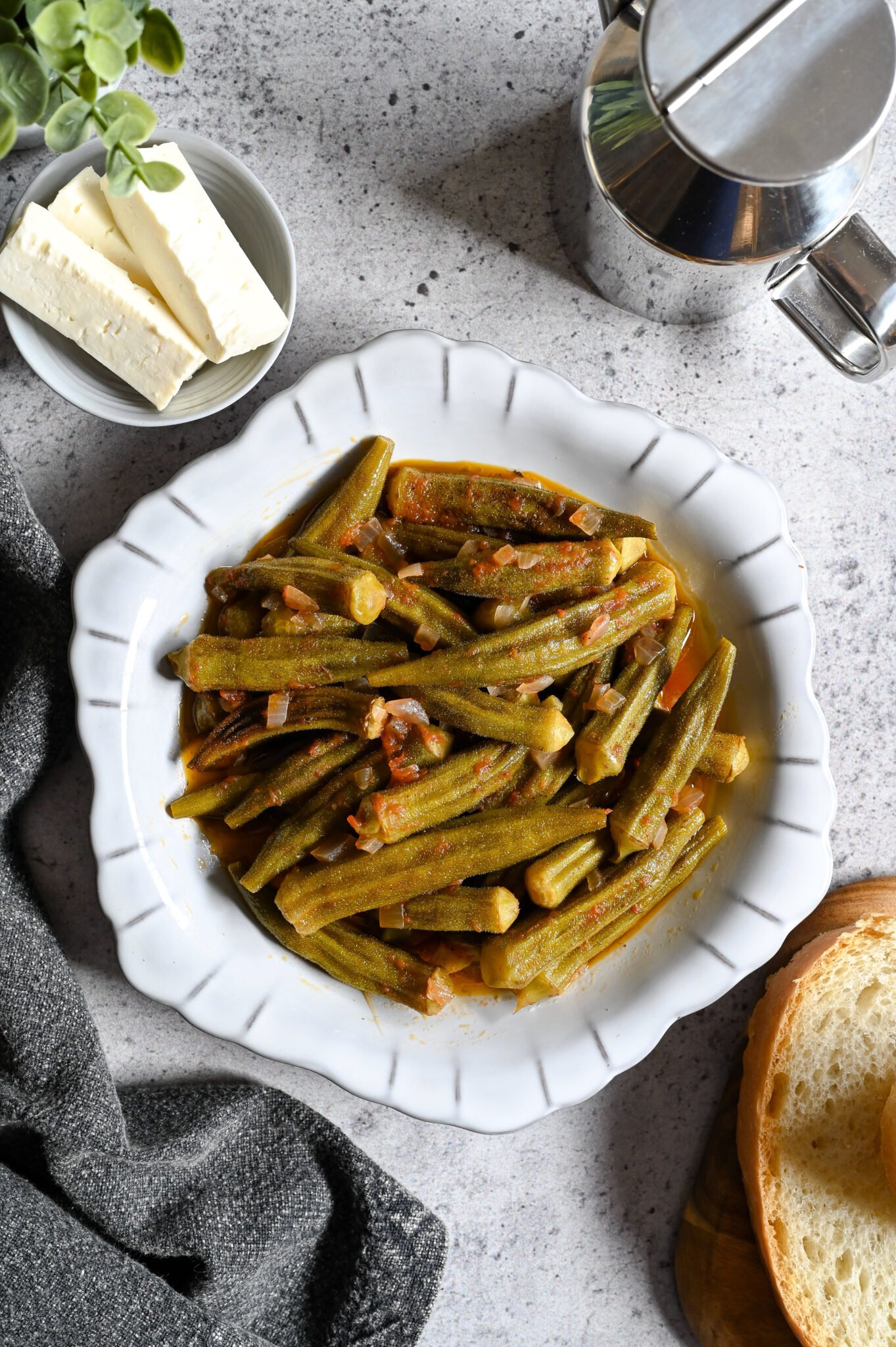 Greek okra stewed in tomato sauce (Bamies latheres me domata)