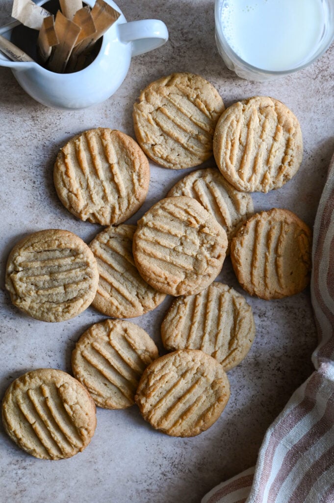 Learn how to make the best peanut butter cookies - these are so easy!
