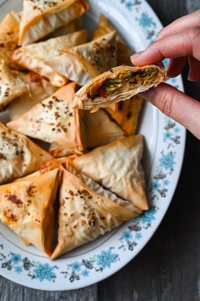 Mini phyllo pizza pockets made with three different fillings, amazing pizzapitakia.