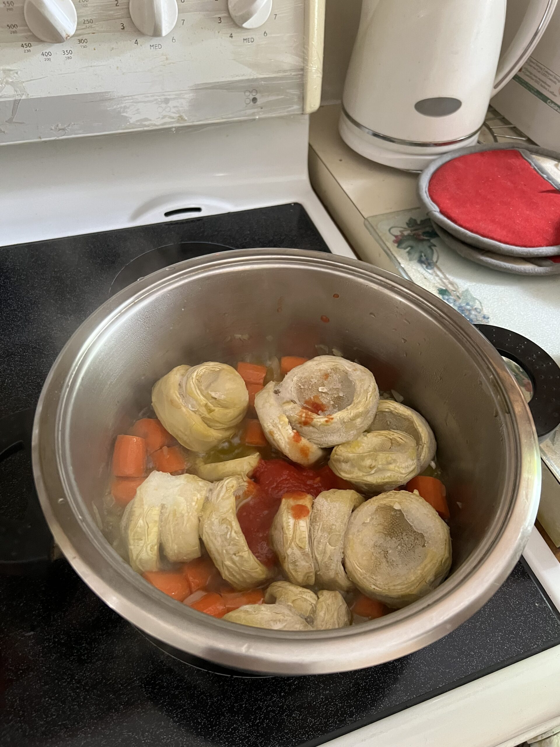 Aginares à la polita (Greek artichoke stew) Mia Kouppa