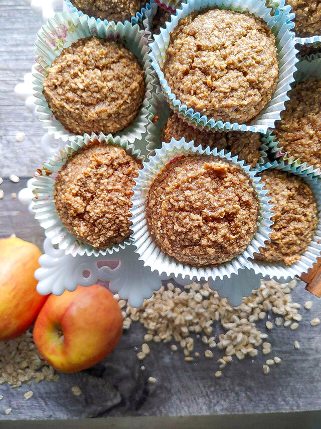 Easy vegan apple oatmeal muffins