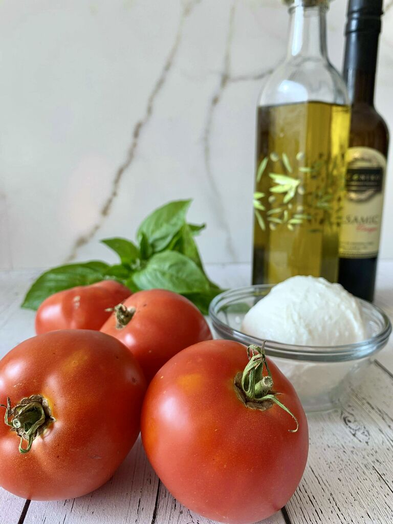 Ingredients for the caprese salad